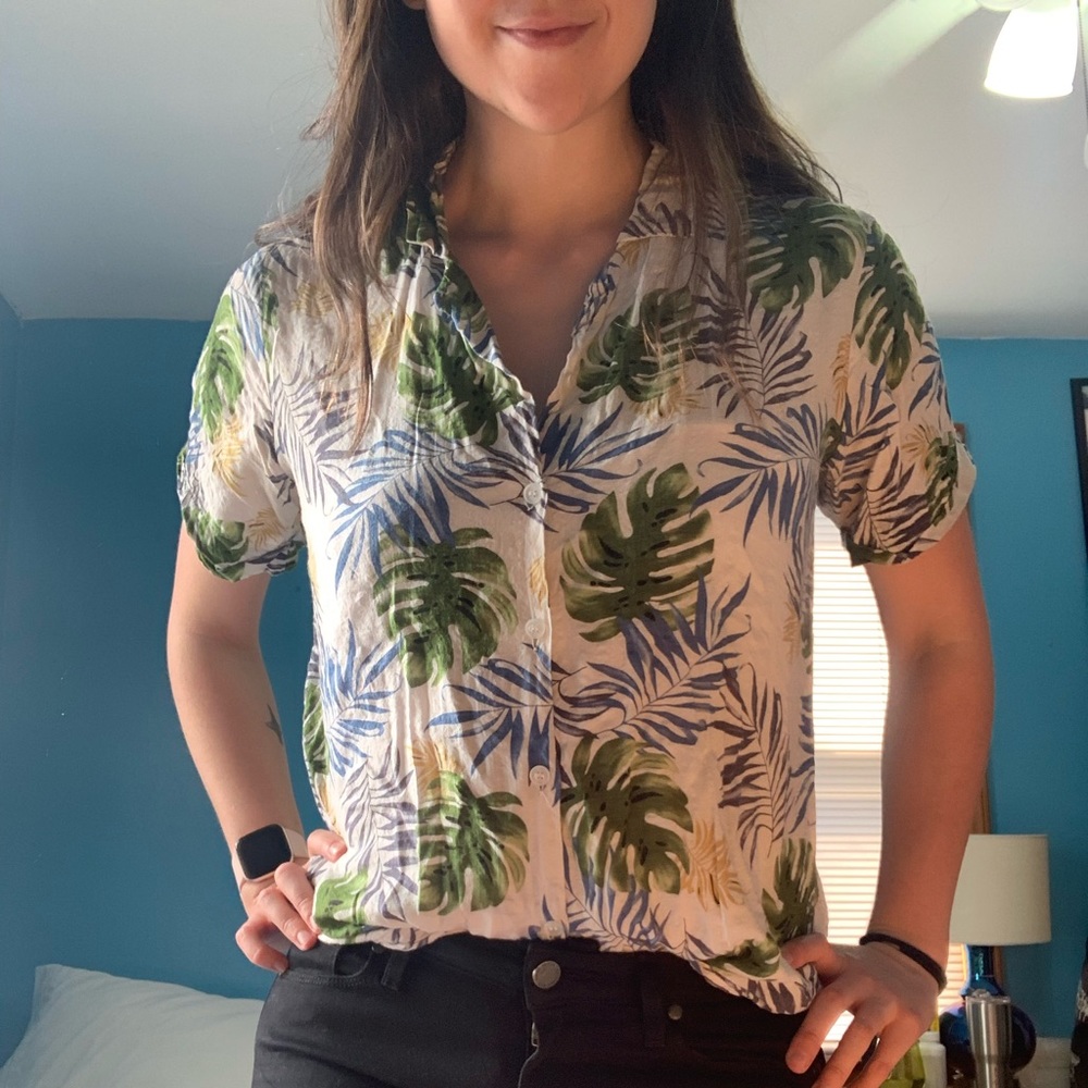 Dad style Hawaiian button down shirt